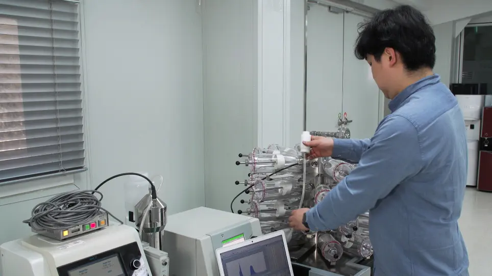 Desarrollo de una cámara de prueba de toxicidad de inhalación sólo nariz que proporciona cuatro concentraciones de la exposición de partículas de tamaño nanométrico